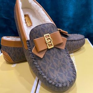 ❤️SOLD❤️ Michael Kors Erica Slipper Suede/Faux Shearling lining